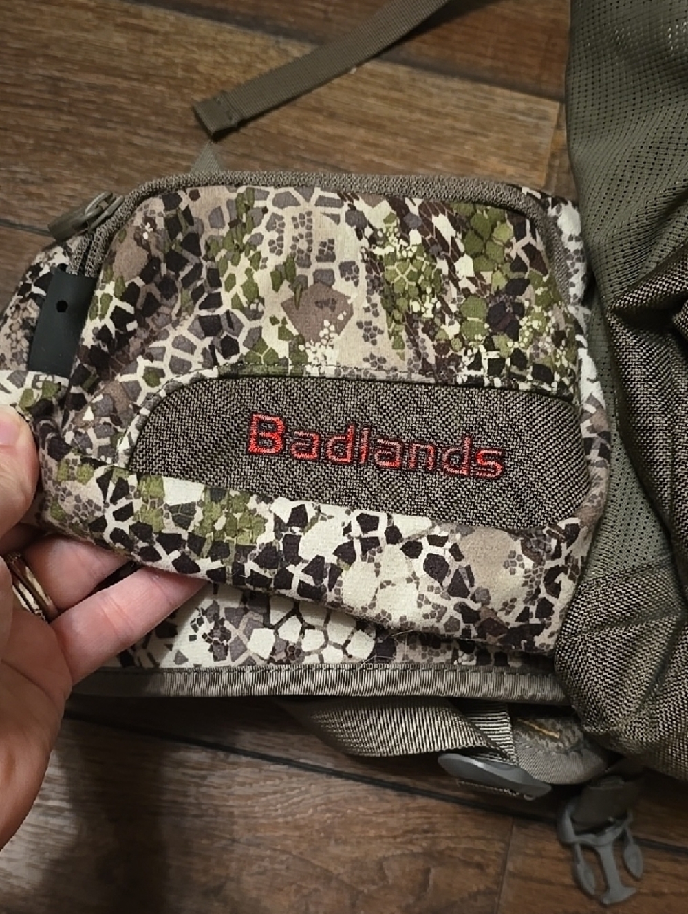 Badlands Camouflage Backpack Hydration Pack with Reservoir - Picture 2 of 7